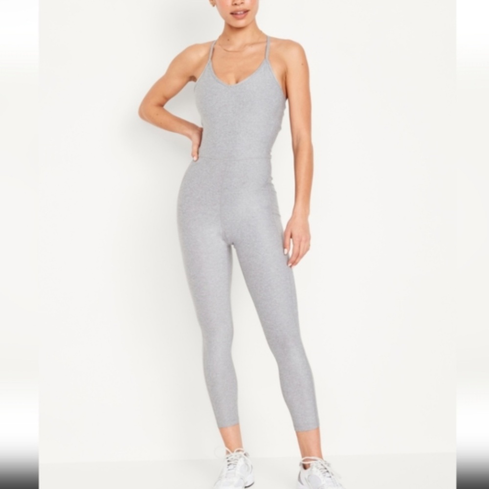 NWOT Heather Grey Cloud+ Sleeveless Bodysuit - Size M